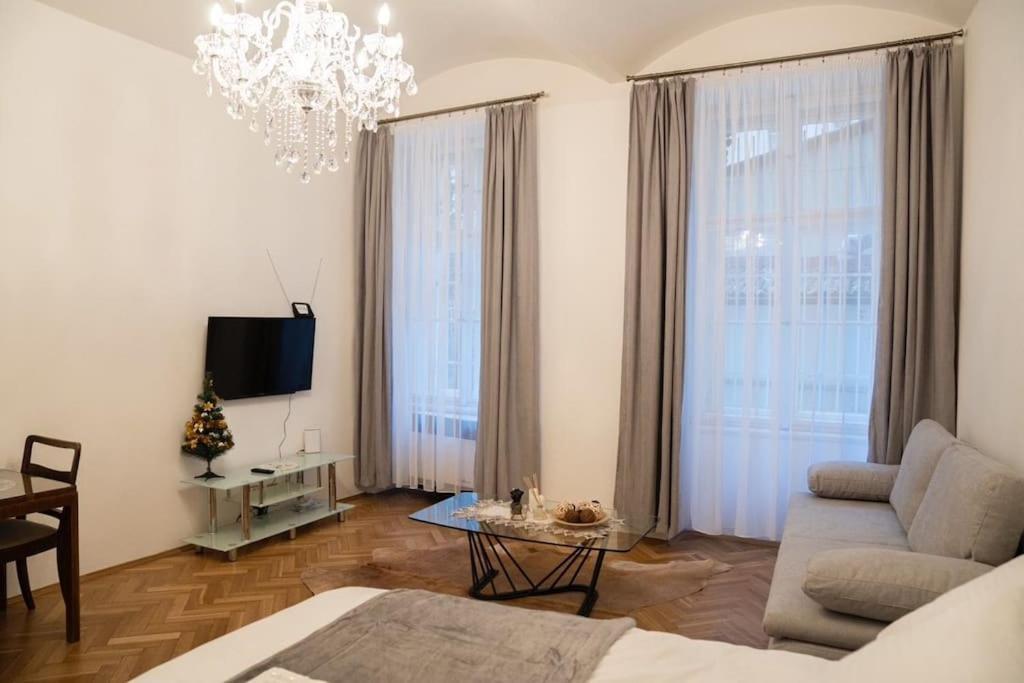 Cozy Flat By Wenceslas Square! プラハ エクステリア 写真