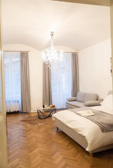 Cozy Flat By Wenceslas Square! プラハ エクステリア 写真